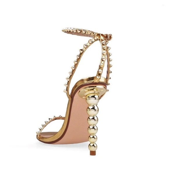 Heels - Picture 3 of 6